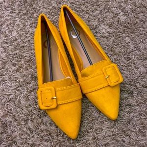 Size 8 mustard yellow journee collection flats